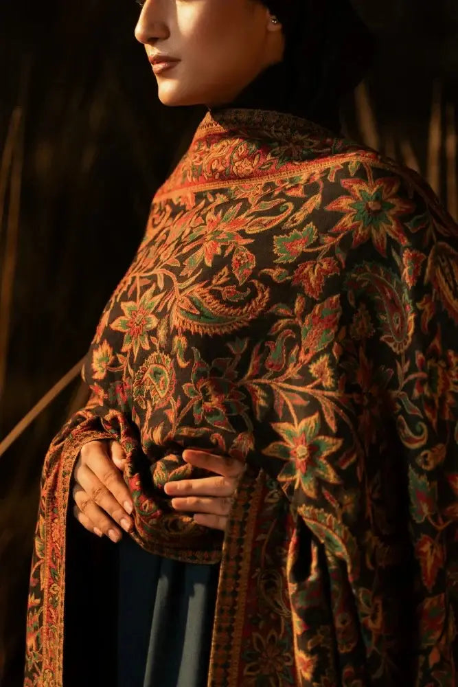 How to Wear a Shawl: A Complete Styling Guide for Women