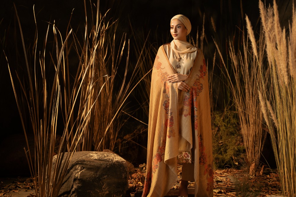 Moonlight Kaani Shawl light